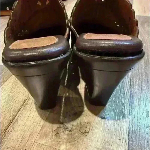 Nuture Women's leather slip on mules clogs size 10 - Picture 3 of 4